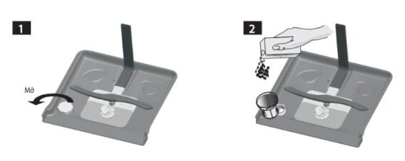 Cho muối vào hốc chứa